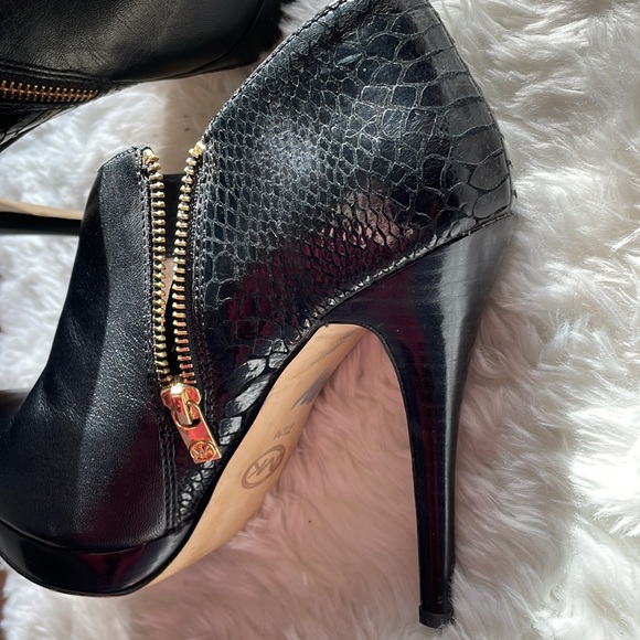 🎈Michael Kors Heeled ankle booties with snake skin design - Picture 1 of 6
